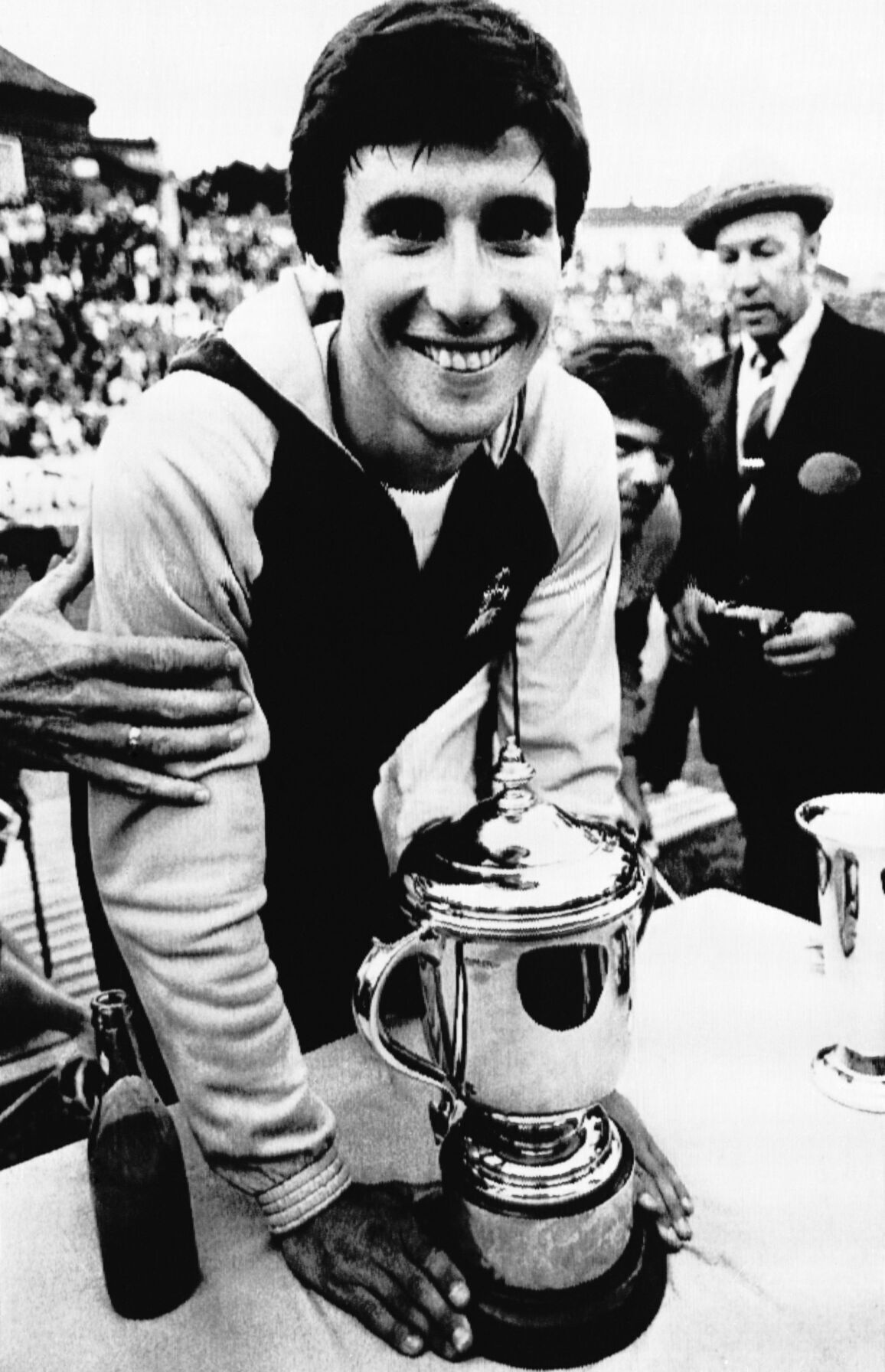 1979: Sebastian Coe breaks world record in mile with a time of 3:48.95